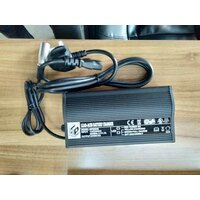 HP8204B 24V 5 Amp Lead Acid Battery Charger Also Needs AM9984.9